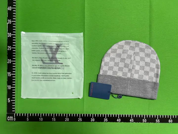 Weidian LV Budget Beanie QC photo 3