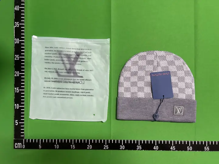 Weidian LV Budget Beanie QC photo 4