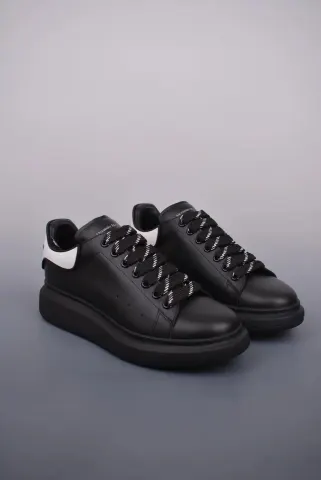 Alexander McQueen Trainers option Black and white tail