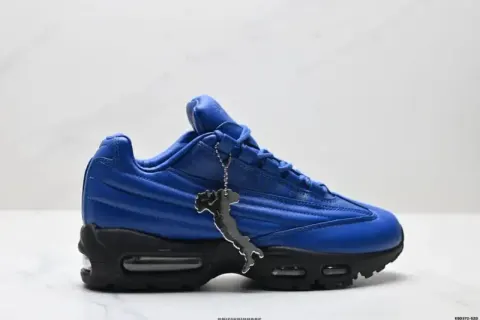 Air Max 95 x Supreme Black option 1