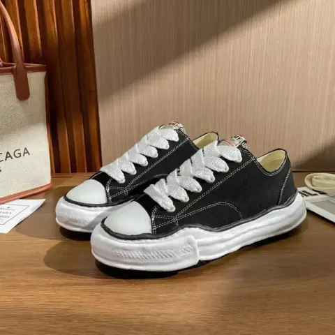 Mihara Trainers option Canvas black low cut
