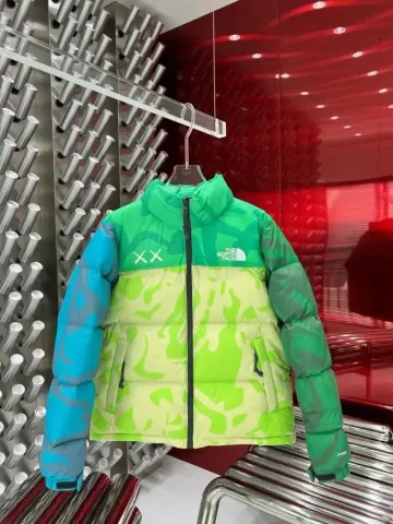 TNF x Kaws Jacket option Green camouflage