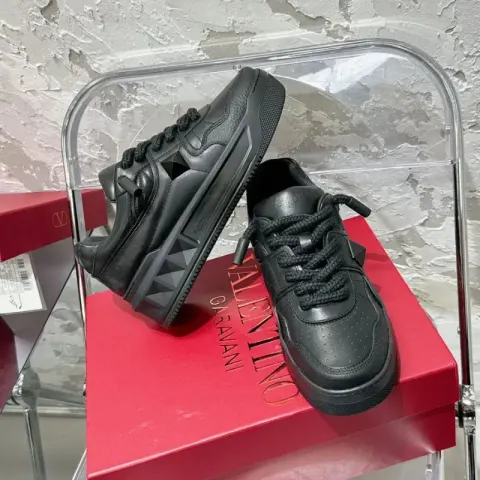 Valentino Trainers With Strap option black