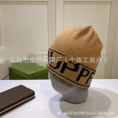 Burberry Beanie option Khaki