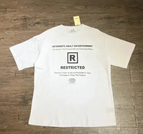 Vetements Tees option 1