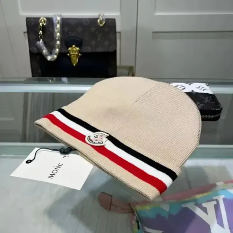 Budget Moncler Beanie option Off white