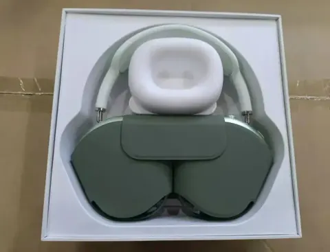 Apple AirPods Max option Light green