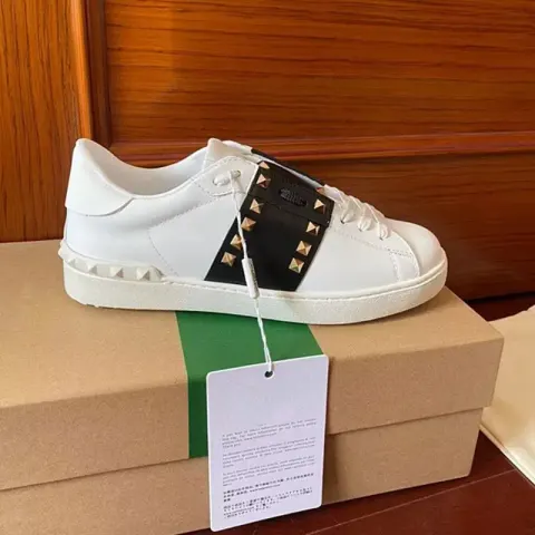 Valentino Garavani Trainers option Black Gold Rivet 20