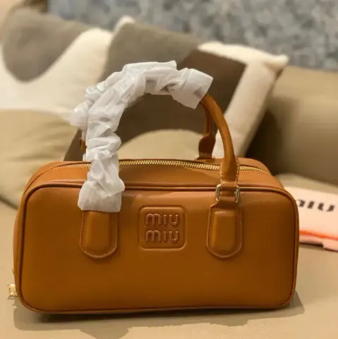 Miu Miu Bag option Medium brown [27cm]]