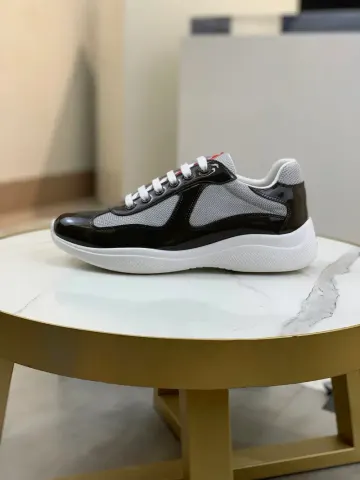 Prada American Cup's option 7
