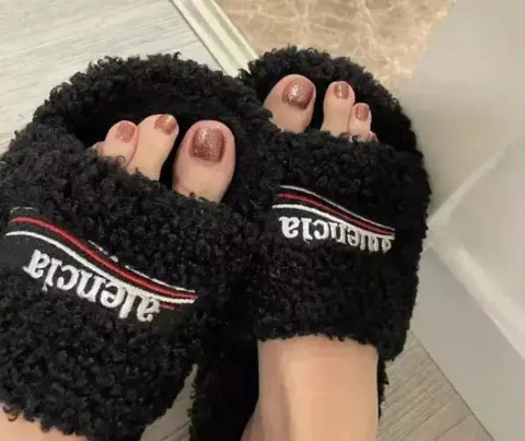 Balenciaga Fur Slides option black