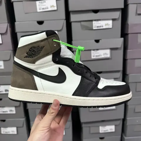 Jordan 1 Low Phantom option 1 high magic card 555088-105