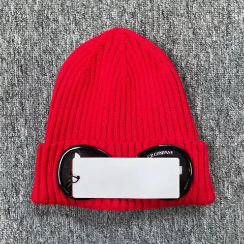 Budget CP Company Beanie option red