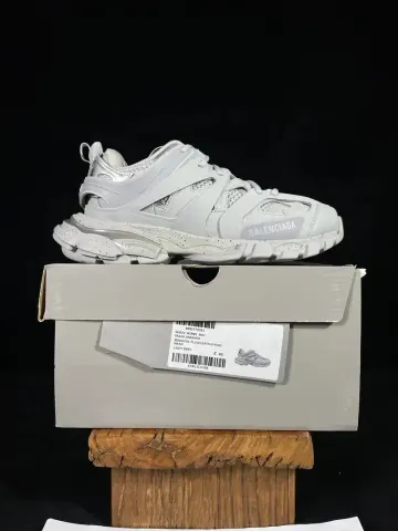 Balenciaga Track Sneakers option Three-generation light gray big bottom spray point B29001