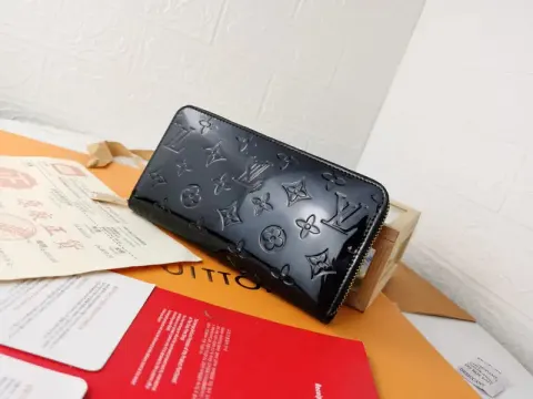 LV Wallet option M60017-4