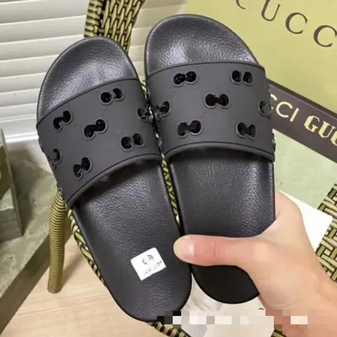 GUCCI Flip Flops option S18