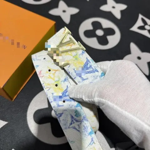 Cheap Budget LV Belt option White graffiti with gold buckle [no gift box]
