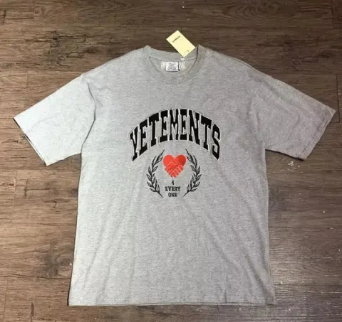 Vetements Tees option 30