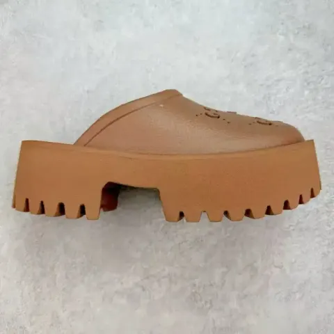 Gucci Flip Flops option brown
