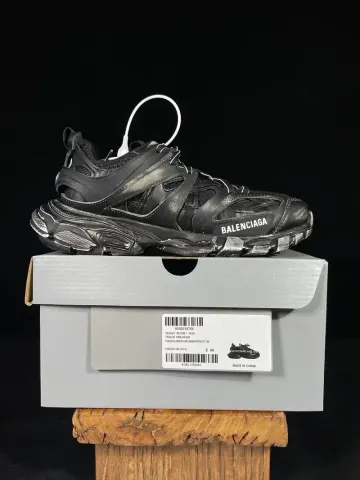Balenciaga Track Sneakers option Three generations of old black B11000