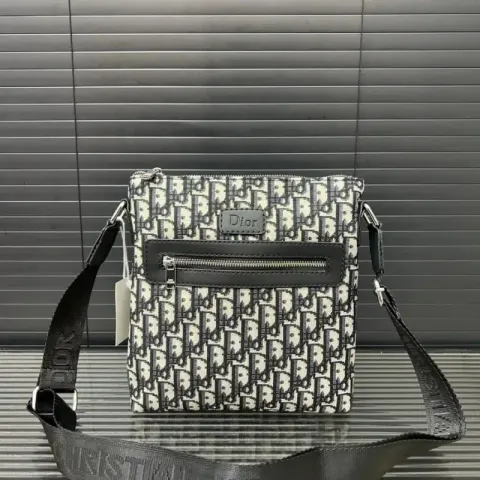 Dior Oblique Bag option 1