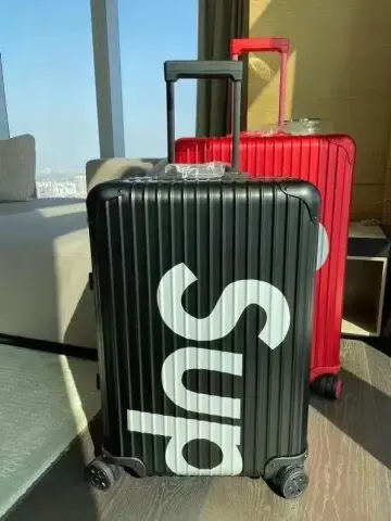 Supreme Luggage Bag option black