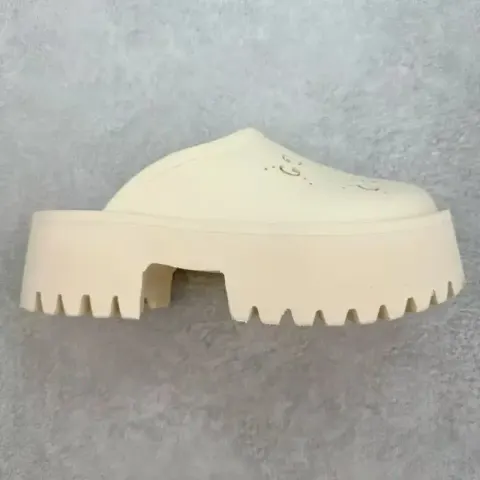 Gucci Flip Flops option Rice White