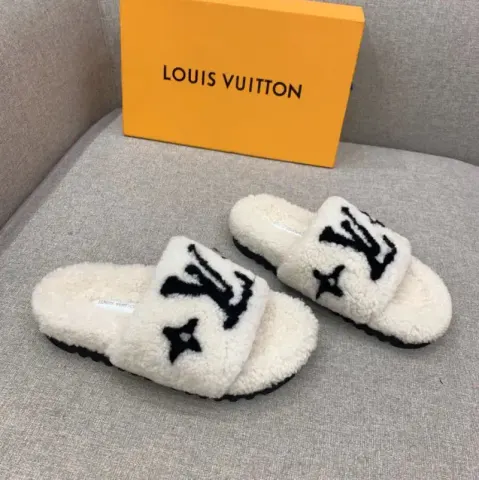 LV Bom Dia Shoes option White and black characters