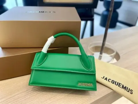 Jacquemus Handbag option Green messenger bag 22cm with box