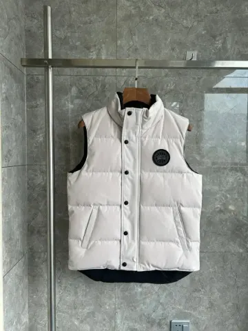Canada Goose Vest option beige black label