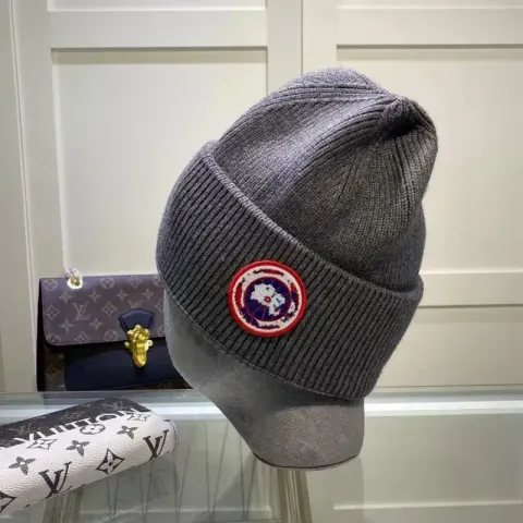 Canada Goose Beanie option grey