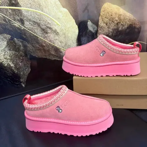 UGG Shoes option 39