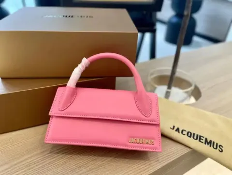Jacquemus Handbag option Pink messenger bag 22cm with box