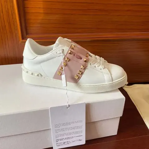 Valentino Garavani Trainers option Pink Gold Rivet 18