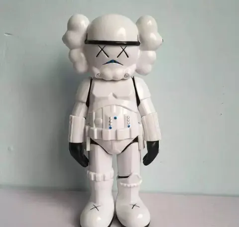 Kaws Figure option 25cm white soldier