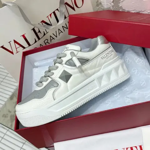 Valentino Trainers With Strap option pale