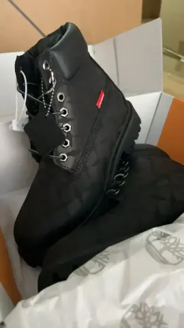 Timberland x Supreme Shoes option 1
