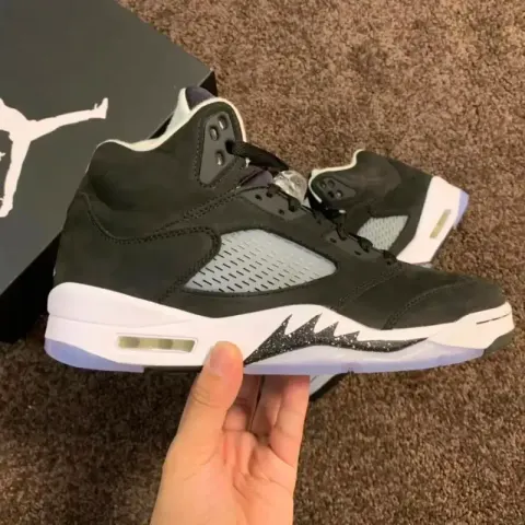Jordan 5 Metallic Silver option Black Oreo