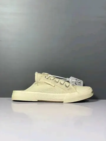 Balenciaga Sneakers option 18