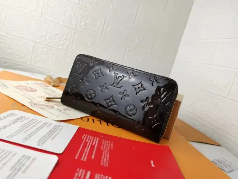 LV Wallet option M60017-5