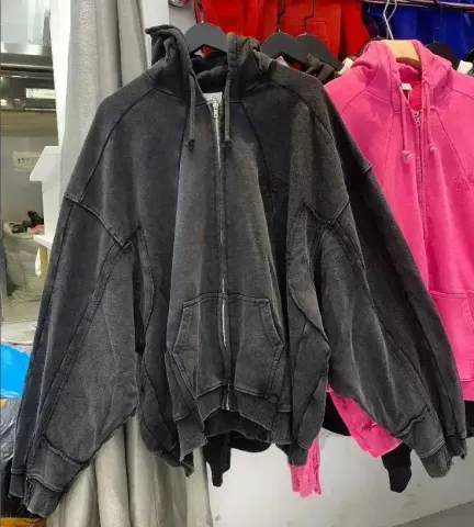 Vetements Fan Hoodie option Black V666