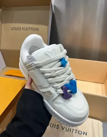 LV Trainers Brown Size option 30