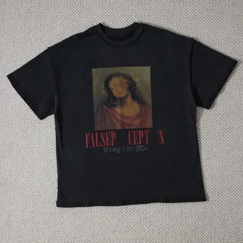 Pink Floyd T-Shirt option I think it looks good in black