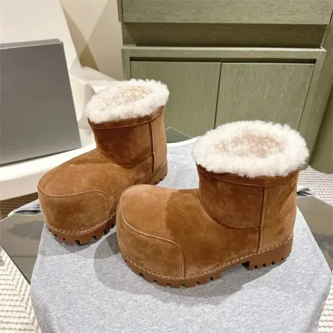 Balenciaga Alaska Fur Boots option brown short cylinder