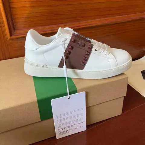 Valentino Garavani Trainers option Coffee Rivet 17