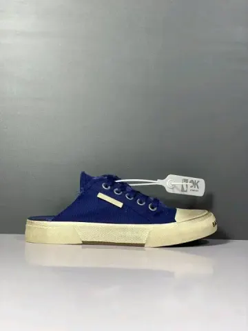 Balenciaga Sneakers option 15