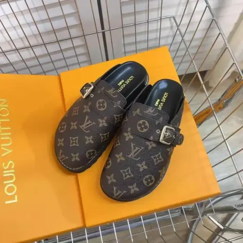 LV Sneakerina Shoes option brown