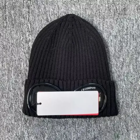 Budget CP Company Beanie option black