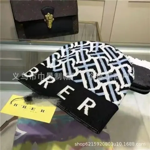 Burberry Beanie option Full Print B Black