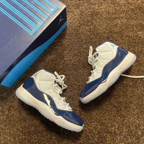 Jordan 11 Cap and Gown option Georgetown